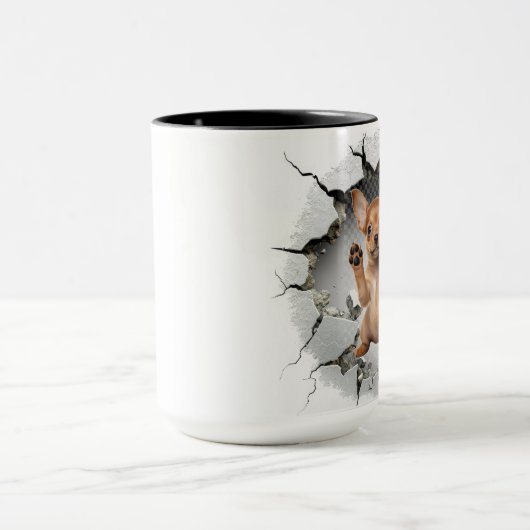 Mug Cute Chihuahua dans un mur fissuré (Centre)