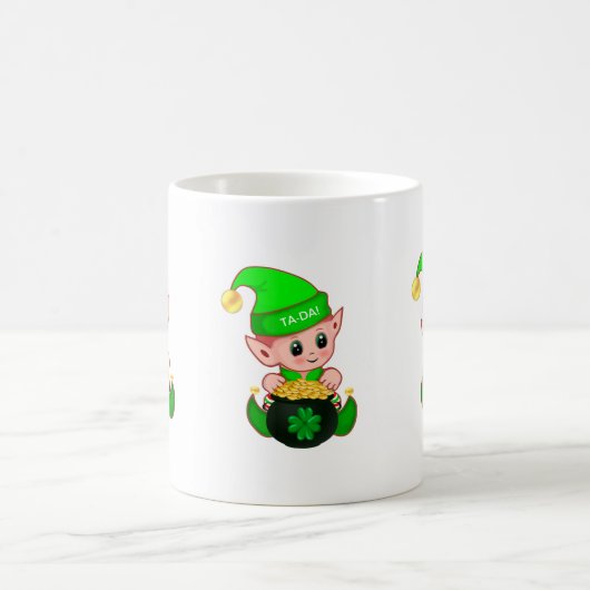 Mug Cute elf avec une casserole d'or et shamrock chanc (Centre)