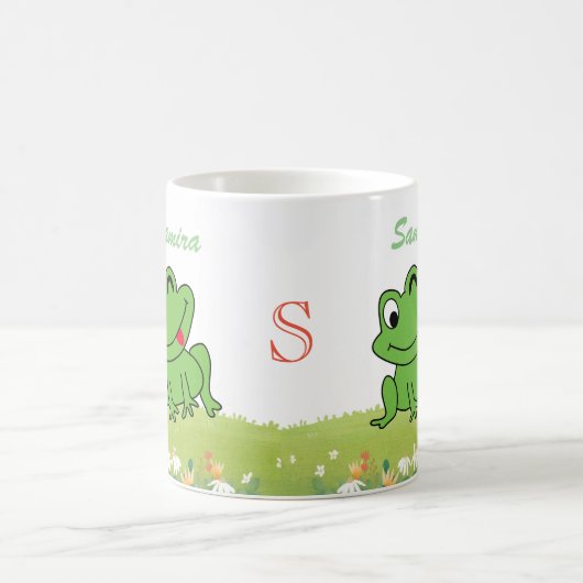 Mug Cute Happy Frog assis sur l'herbe Nom initial (Centre)