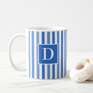 Mug Cute moderne bleu et blanc rayé unique initiale
