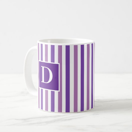 Mug Cute moderne violet blanc rayé initial (Devant gauche)