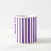 Mug Cute moderne violet blanc rayé initial (Centre)