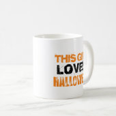 Mug Cute Orange Black Cette fille aime Halloween (Devant droit)