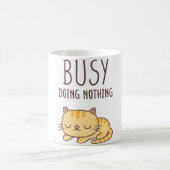 Mug Cute Orange Tabby Chat Occupé Ne Faisant Rien (Centre)