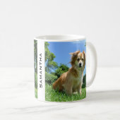 Mug Cute Puppy in Garden Personalised (Devant droit)