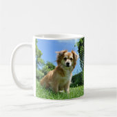 Mug Cute Puppy in Garden Personalised (Gauche)