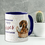 Mug Dachshund Puppy Kisses Réparez tout<br><div class="desc">"Les baisers du chiot Dachshund réparent tout" déclare cette tasse pour le propriétaire du chien Dachshund. L'image de chaque côté est le portrait d'un adorable petit chiot marron Dachshund dans un panier en osier. Les images et le texte sont placés sur un arrière - plan blanc parsemé de confettis dorés....</div>