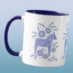 Mug Dala suédois Cheval Périwinkle Bleu et Blanc<br><div class="desc">Un Dala Horse suédois traditionnel design en bleu indigo et blanc. Idéal pour ceux qui aiment les chevaux,  les poneys et tout ce qui est scandinave. Art original de Nic Squirrell.</div>