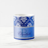 Mug Damassé bleue et blanche de monogramme (Centre)