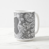 Mug Damassé grise vintage ; Regard de tableau (Devant droit)