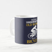 MUG DAME ÂGÉE AVEC UNE BICYCLETTE (Devant gauche)