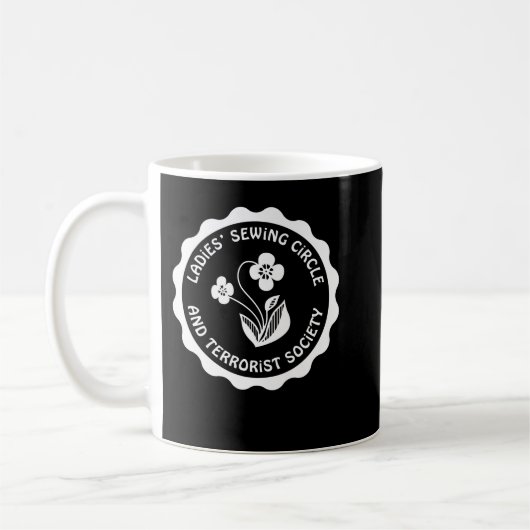Mug Dames Coudre Cercle et société terroriste Tee (Gauche)