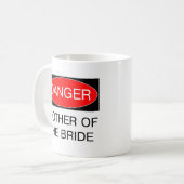 Mug Danger - mère du T-shirt drôle de mariage de jeune (Devant gauche)