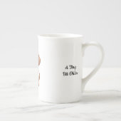 Mug d'anniversaire de dachshund mignon Un peu plus (Droite)