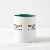 Mug Dans Dieu nous faisons confiance. Tous les autres (Centre)