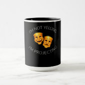 Mug Dans le Not Yelling I'm Projecting Actress (Centre)