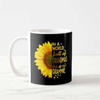 Mug Dans Un Monde Plein De Grandmas Sois Grammie
