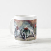 Mug Danseuses attachant leurs chaussures, Edgar Degas (Devant gauche)