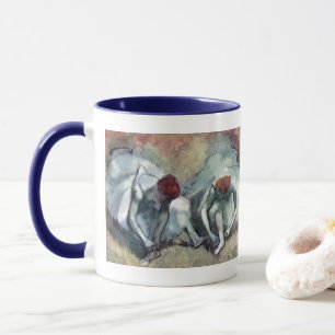 Mug Danseuses Lacant leurs Chaussures par Edgar Degas