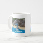 Mug Dauphin sautant (Devant gauche)