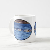 Mug Dauphins communs en surfacing actif, scène océaniq (Devant gauche)