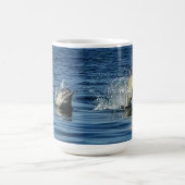 Mug Dauphins communs joueurs faisant des sauts subaqua (Centre)