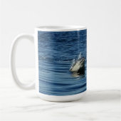 Mug Dauphins communs joueurs faisant des sauts subaqua (Gauche)