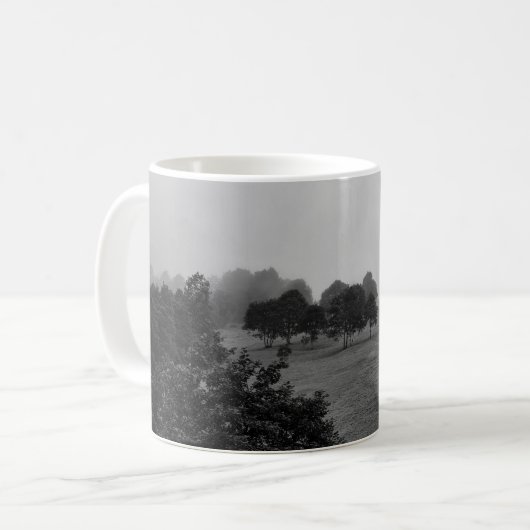 Mug De beaux arbres et la nature dans le brouillard (Devant gauche)