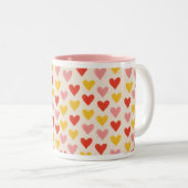 Mug de café à deux tons avec coeurs roses dessinés (Devant droit)