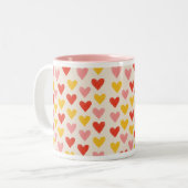 Mug de café à deux tons avec coeurs roses dessinés (Devant gauche)