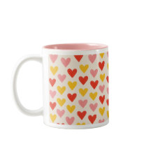 Mug de café à deux tons avec coeurs roses dessinés