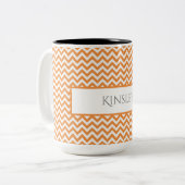 Mug de café à deux tons orange simple Chevron (Devant gauche)
