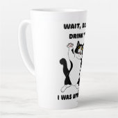Mug de café au chat amusant - "Attends, ne bois pa (Angle gauche)