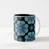Mug de café avec médaillons bleus sur noir (Devant droit)