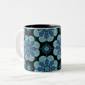 Mug de café avec médaillons bleus sur noir (Devant gauche)