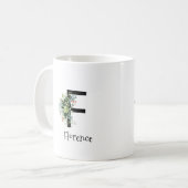 Mug de café de retraite avec monogramme de fleurs  (Devant gauche)