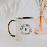 Mug de café Monogramme à couronne florale<br><div class="desc">Design personnalisé tendance. Ces tasses font le cadeau parfait. Ajoutez votre libellé personnalisé à cette conception à l'aide des cases "Modifier ce modèle de conception" situées à droite de l'élément, ou cliquez sur le bouton bleu "Customiser" pour arranger le texte, modifier les polices et les couleurs et ajouter des informations...</div>