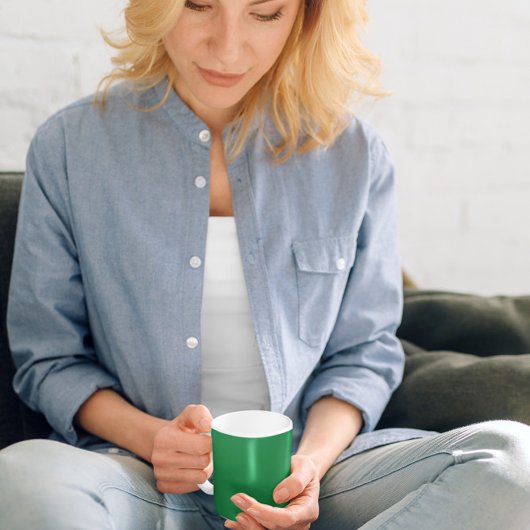 Mug de café vert traditionnel