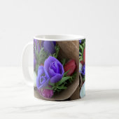 Mug de fleurs blanches mauves bleues (Devant gauche)