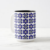 Mug de fleurs bleues et blanches modernes (Devant gauche)