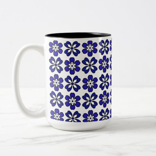 Mug de fleurs bleues et blanches modernes (Gauche)