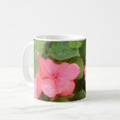 Mug de fleurs d'impériens roses (Devant gauche)