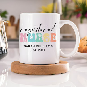 Mug de infirmière diplômée personnalisé avec fleur