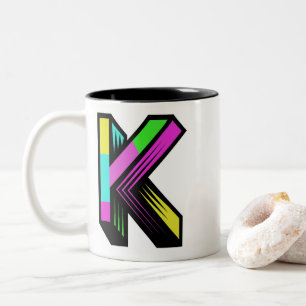Mug de K initial coloré moderne