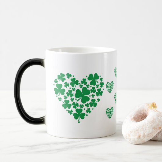 Mug de la Saint-Patrick - Café de coeur Shamrock c (Avec donut)