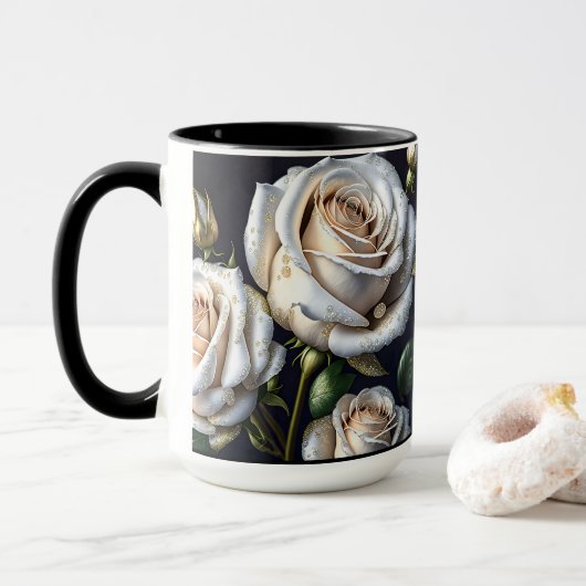 Mug De magnifiques roses blanches aux détails dorés (Avec donut)
