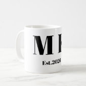 Mug de mariage à monogramme cursif élégant M & K (Devant gauche)