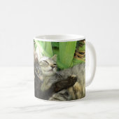 Mug De mignons chatons se câlinent (Devant droit)