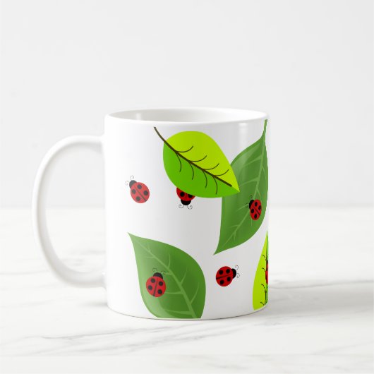 Mug De mignons Ladybugs Rouges Se Promenant Dans La Mu (Gauche)