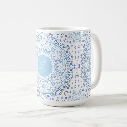 Mug de monogramme de Mandala bleu Lite (Devant droit)